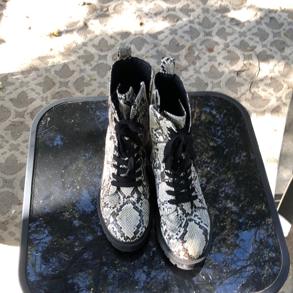 Steve Madden Snakeskin lace up boots